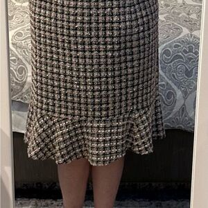 Tweed Flounce Hem Skirt in Black and Pink